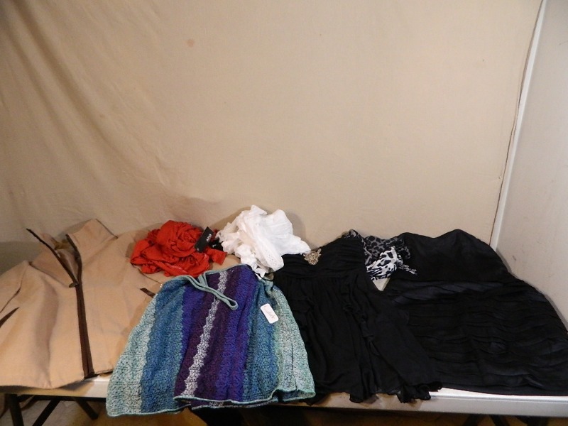 lot 160 image: New Womens Medium Clothing
