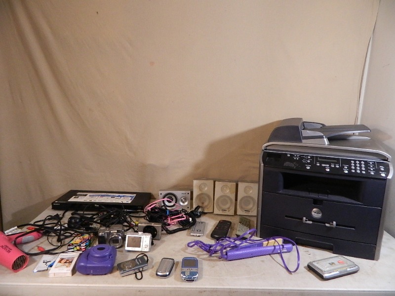 lot 170 image: Assorted Electronics