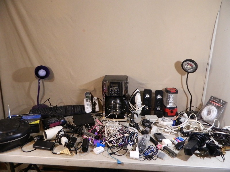 lot 171 image: Assorted Electronics