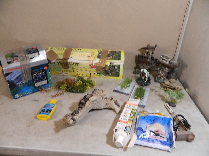 lot 176 image: Fish Tank Decorations, Solar Lights, and More