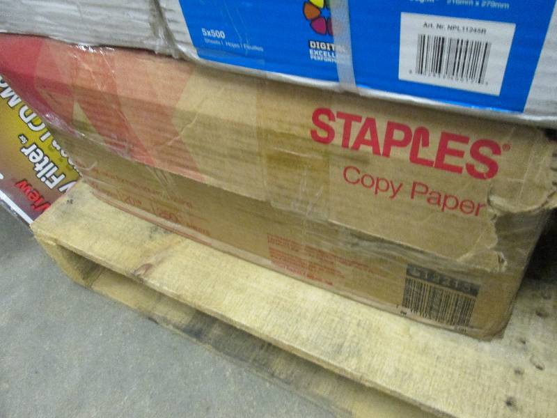 lot 49 image: Case of 2500 sheets 20lb Staples Co...