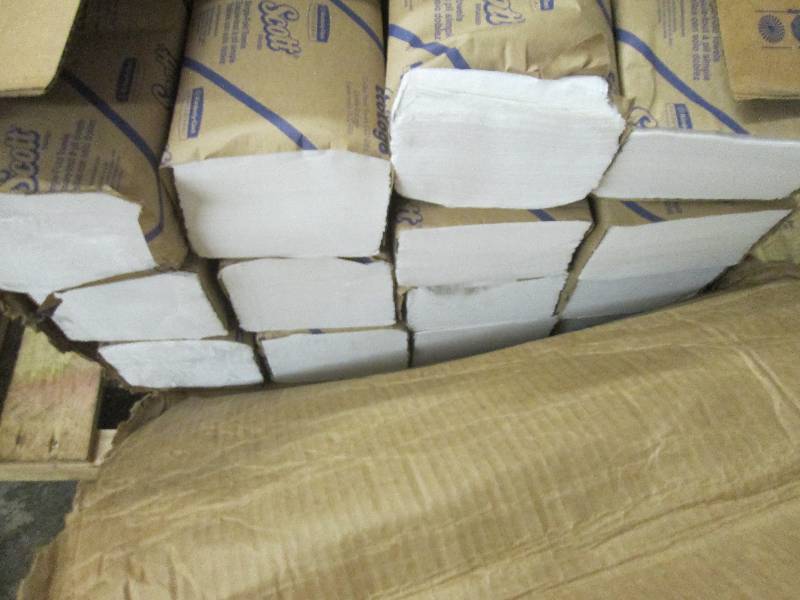 lot 93 image: 14 Packs of Scott Single Fold Paper...
