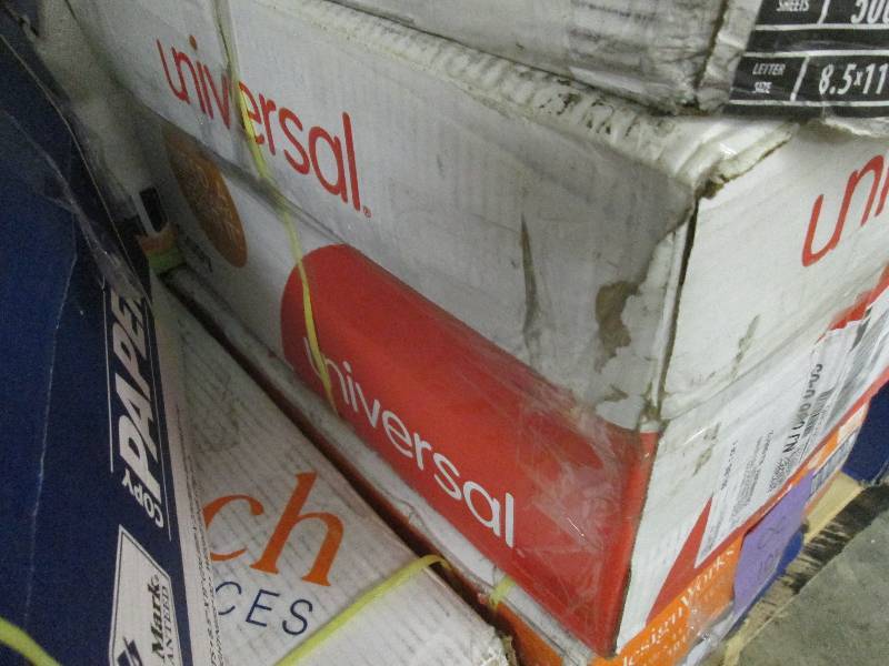 lot 109 image: Case of 5000 Universal 20lb Copy Pa...