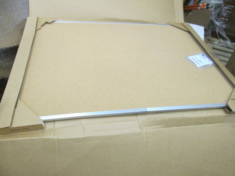 lot 121 image: Universal CorkBoard -4x3 damaged ...
