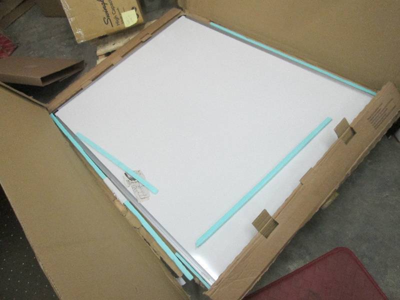 lot 134 image: Universal Porcelain Magnetic Dry Er...