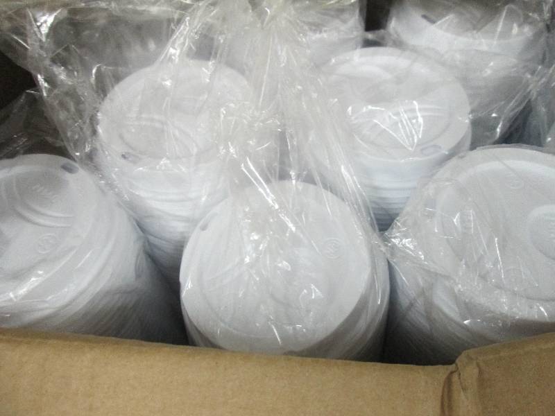 lot 152 image: Case of Dixie 1000 White Dome Lids ...