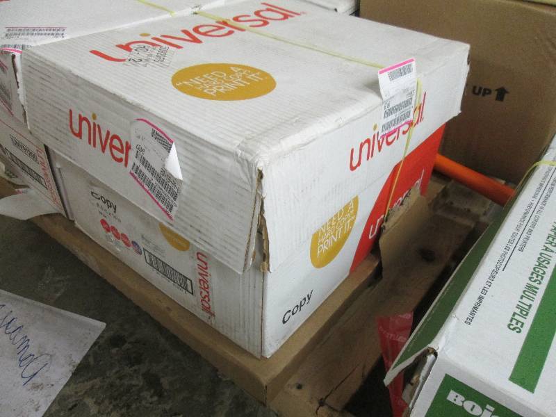 lot 161 image: Case of Universal 8.5x14 inch 20 lb...