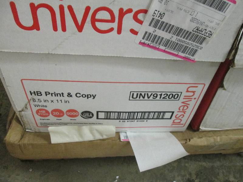 lot 162 image: Case of Universal 8.5x11 inch 20 lb...