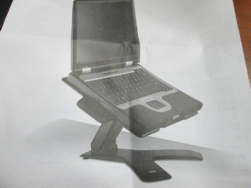lot 170 image: 3M Notebook Projector Stand...