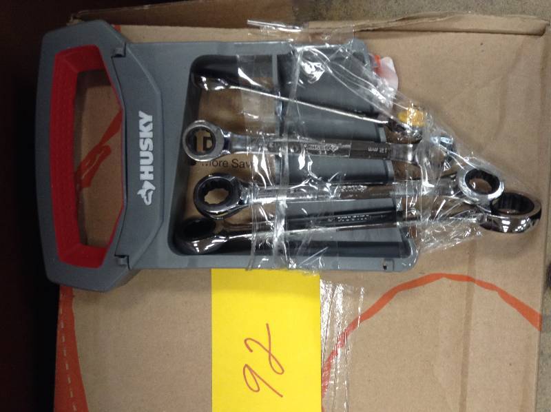 lot 92 image: Husky Metric Ratcheting Double Box-End Wrench Set (4-Piece)