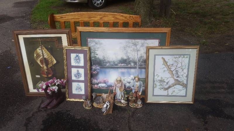 lot 55 image: Flower Pictures & Figurines
