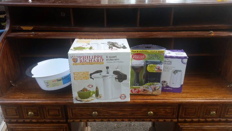 lot 59 image: Kitchen Misc-6 Qt Pressure Cooker, Peeler, Can Opener, Bowl