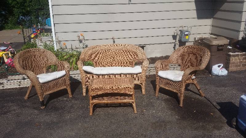 lot 58 image: Wicker Patio Set