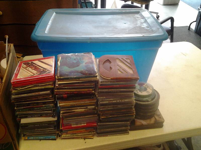 lot 21 image: Tote With Lid Full Of Assorted CDs