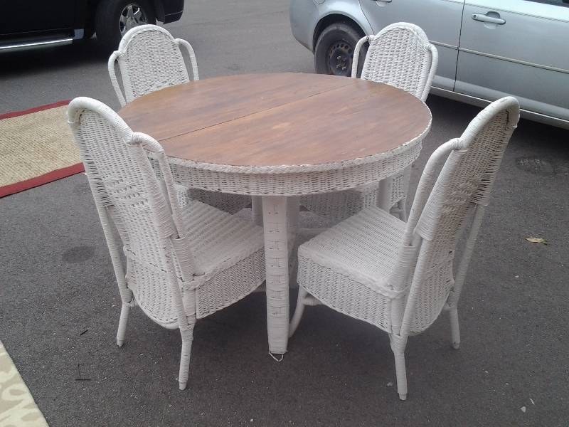 lot 24 image: Vintage Wicker Table & Chair Set With Oak Top, Heavy DutySturdy Construction