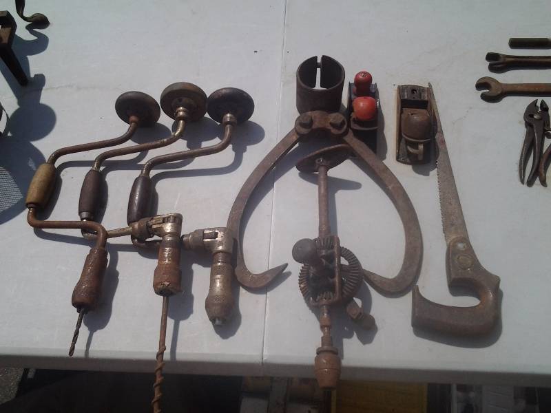 lot 30 image: Block Plane, Hand Drill, Saw, Log Grappler