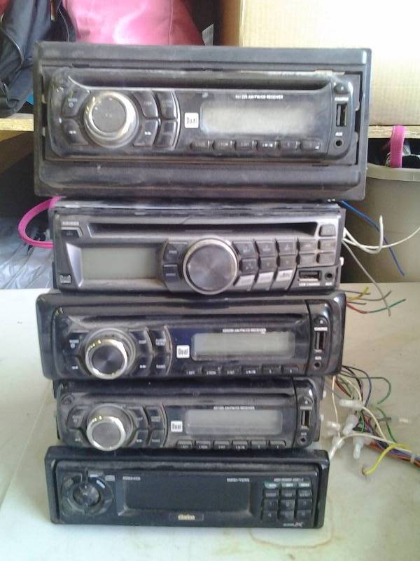 lot 68 image: 4-Dual, 1-Clarion Car Stereos