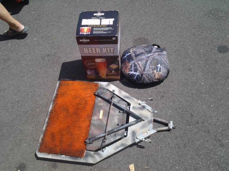 lot 76 image: Beer Brewing Kit, Home-Made Deer Stand & Heat Seat Cushion