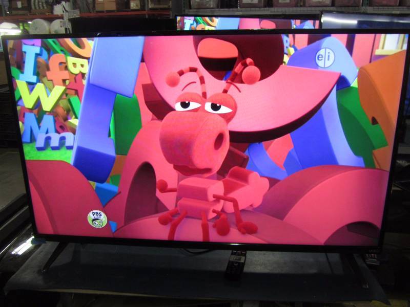 lot 8 image: VIZIO D50-D1 50-Inch 1080p Smart LED TV (2016 Model)
