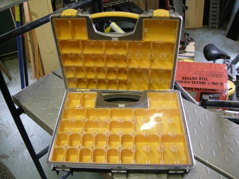 lot 11 image: 2 ZAG Organizers