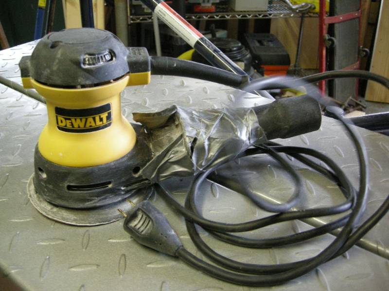 lot 14 image: DeWalt Random Orbital Sander
