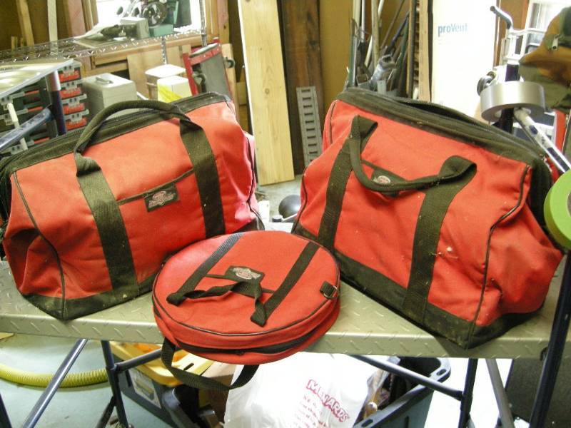lot 15 image: Bucket Boss AutoBoss Bags