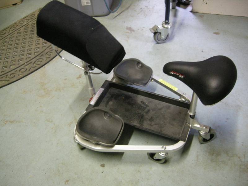 lot 29 image: Racatac Rolling Kneel Cart