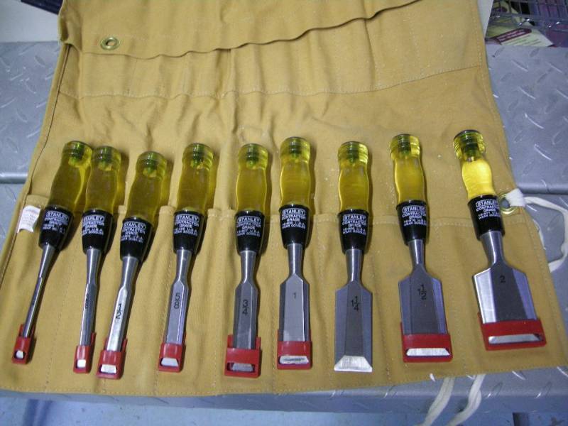 lot 49 image: Stanley Contractor Grade Wood Chisel Set
