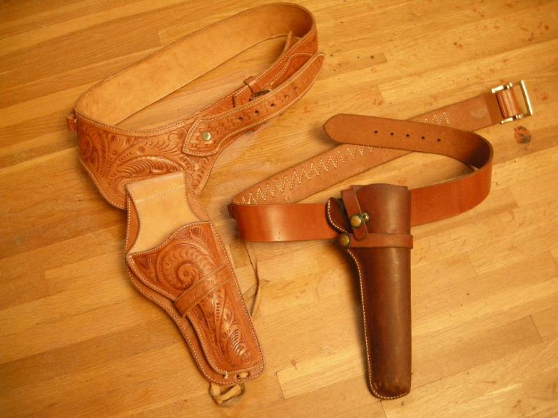 lot 71 image: 2 Leather Gun Holsters