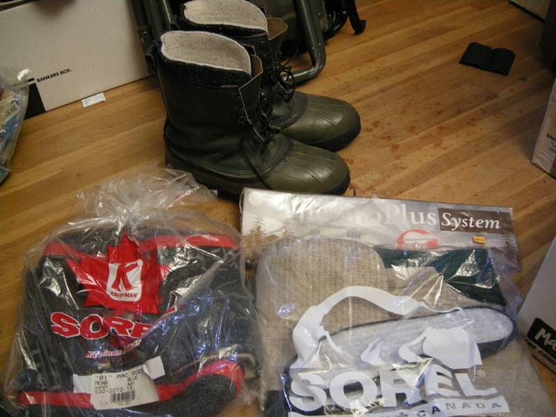 lot 91 image: Mens Sorel Boots and Liners