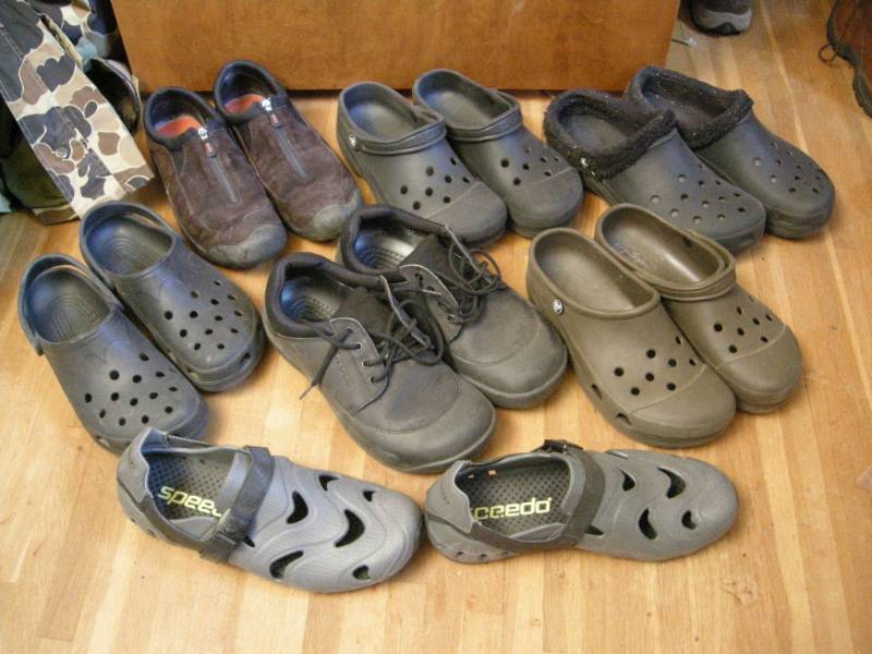 lot 89 image: Mens Crocs Shoes