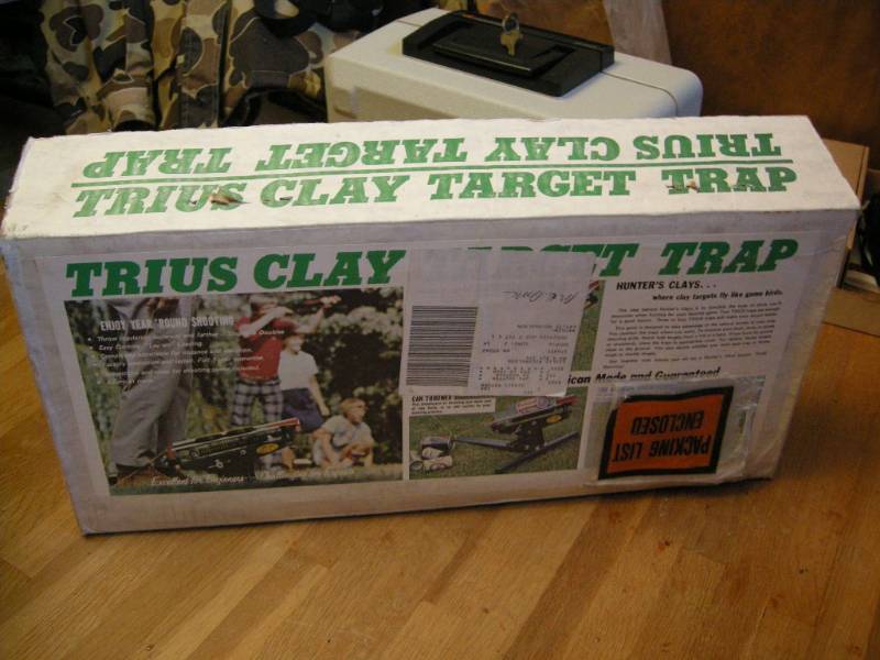 lot 95 image: Clay Pigeon Thrower