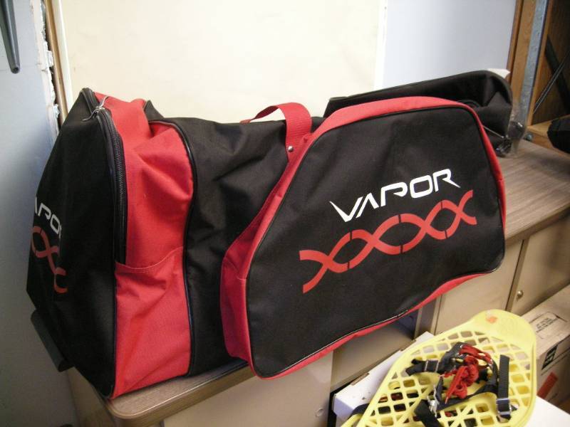 lot 98 image: Bauer Vapor Equipment Bag