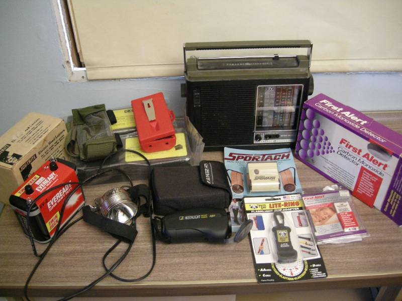 lot 101 image: Hunting-Camping Gadgets
