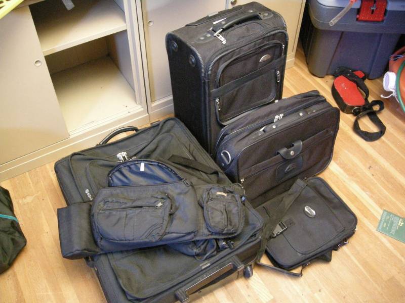 lot 112 image: Variety Luggage Bags