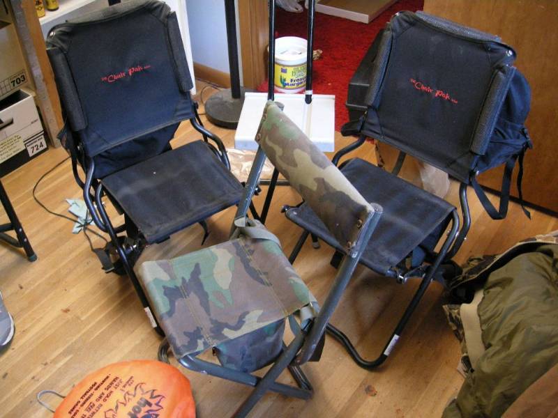 lot 130 image: HuntingCamp Chairs