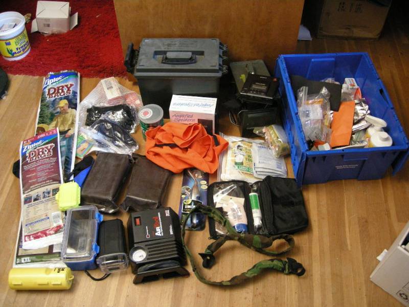 lot 133 image: Hunting-Camping Necessities