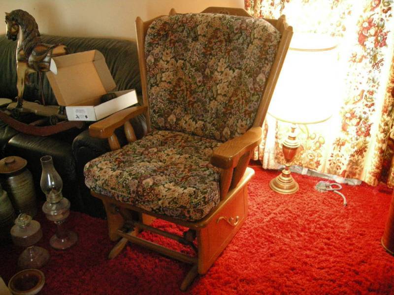 lot 139 image: Large Glider Rocker