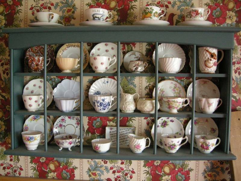 lot 144 image: Cup and Saucer Collection