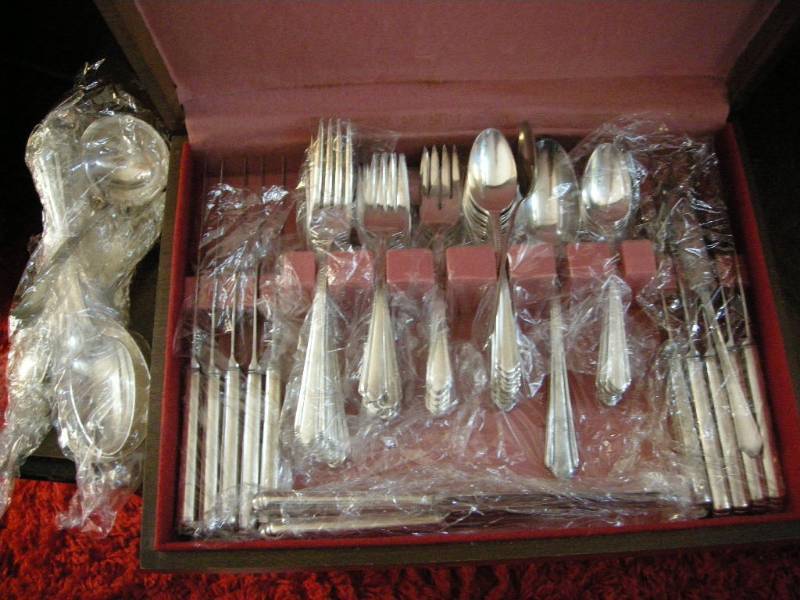 lot 147 image: Vintage Silverware Set