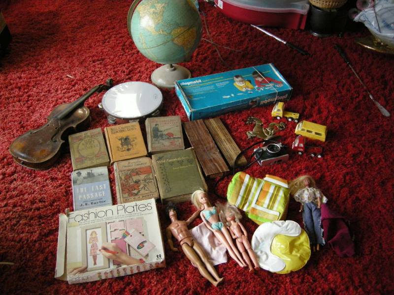 lot 146 image: Vintage Items