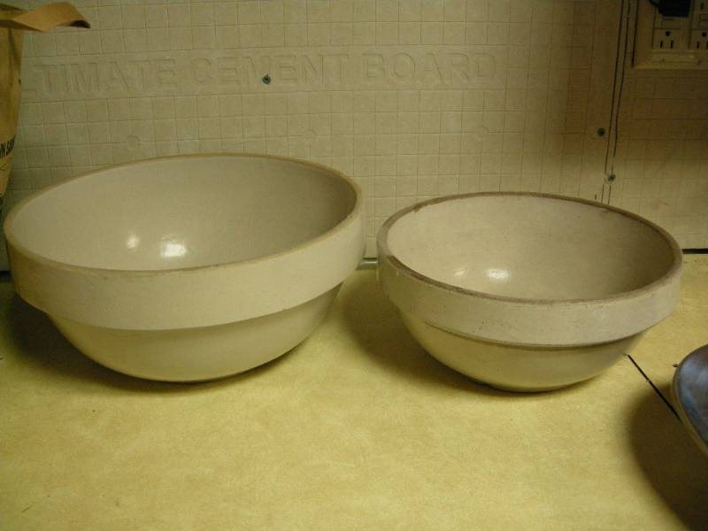 lot 149 image: Red Wing Bowls