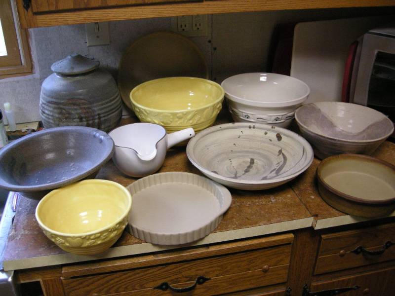 lot 152 image: Kitchen Pottery