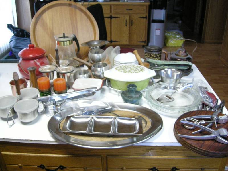 lot 153 image: Vintage Mid-Century Kitchen Items