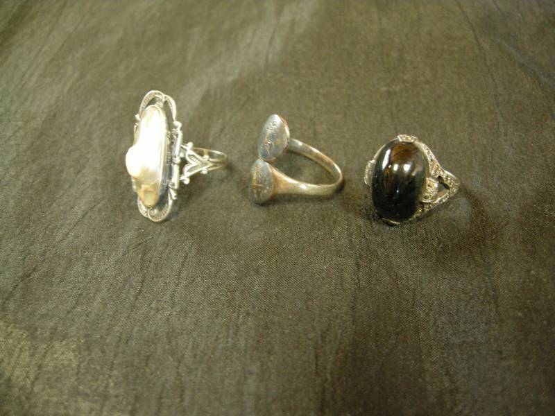 lot 157 image: 3 Vintage Sterling Rings