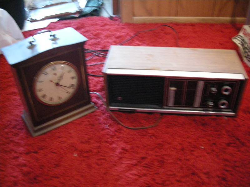 lot 169 image: Vintage Clock and Radio