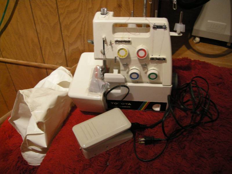 lot 172 image: Toyota Sewing Machine