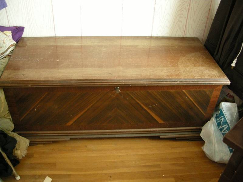 lot 179 image: Cedar Chest