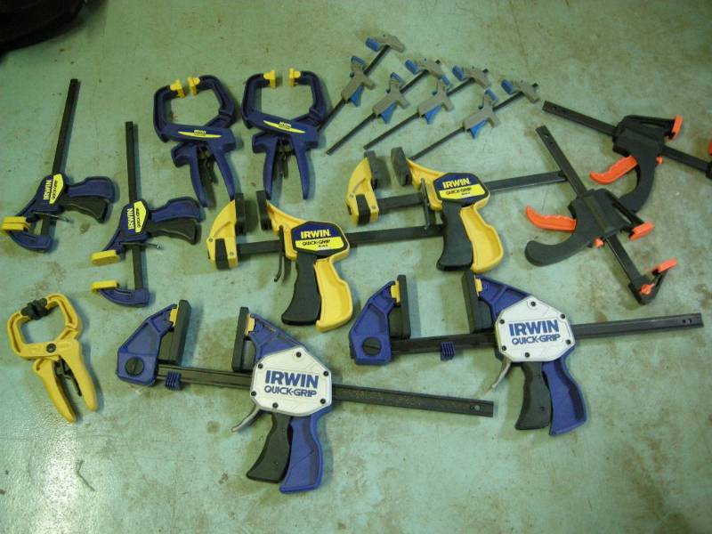 lot 195 image: Group Irwin Quick-Grip Clamps