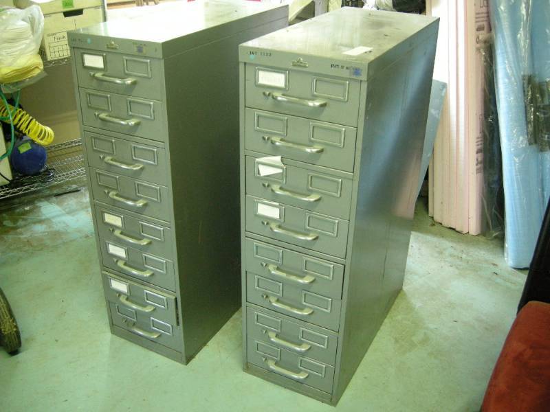 lot 7 image: 2 Steel Drawered Cabinets